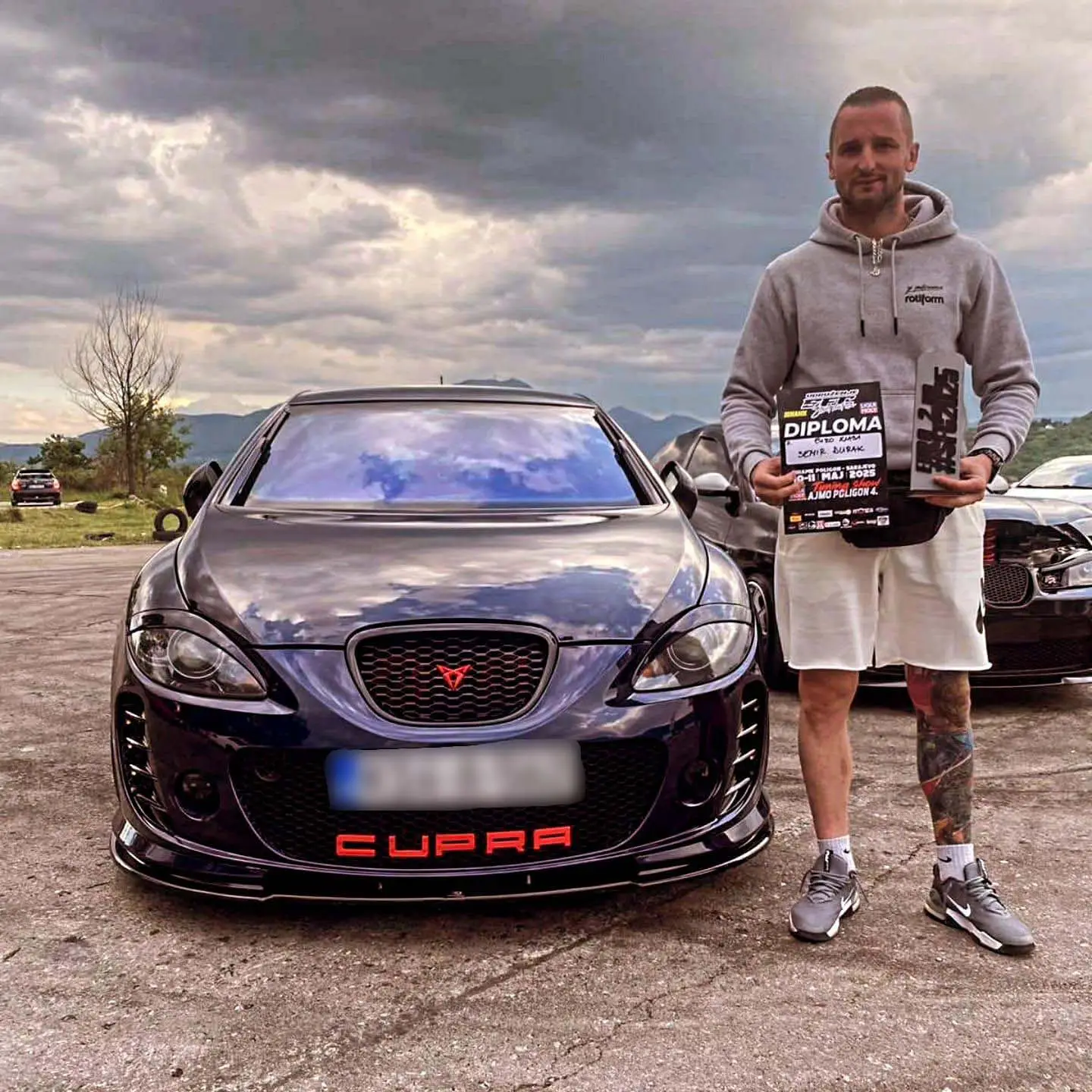 Sema sa Leonom i diplomom